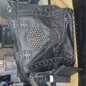 AMERILEATHER Black Leather Metal Skull Crossbones Tote With Coin Purse